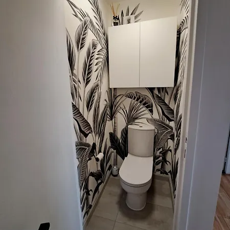 Meuble 2 Avec Piscine Sur Golf De Vacquerolles アパート