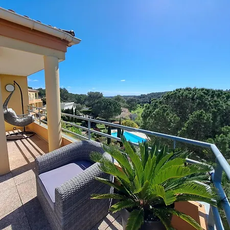 Meuble 2 Avec Piscine Sur Golf De Vacquerolles *